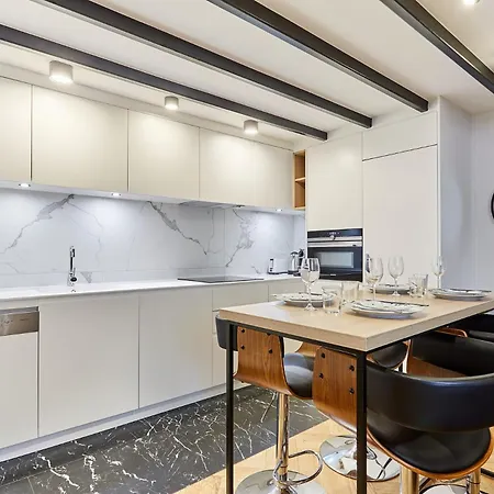 Duplex Center Of By Studioprestige